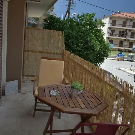 Alexandra Apartment *