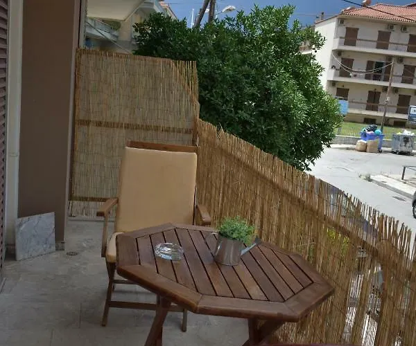 Alexandra Apartment *